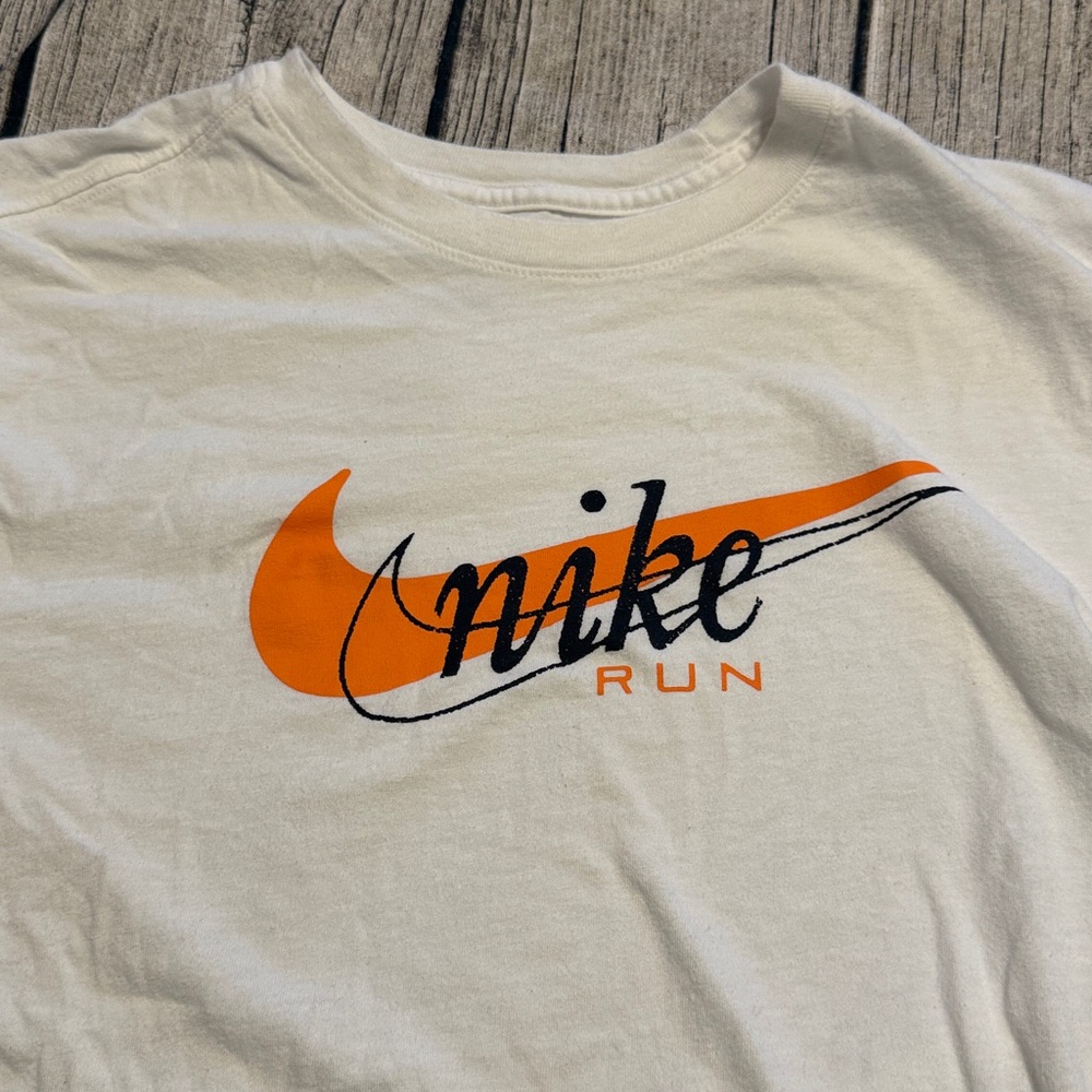 NIKE short sleeve graphic tee. Men’s size M (could fit youth size 16-18)